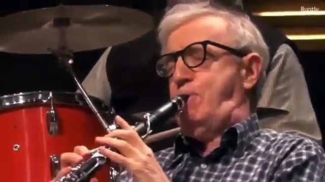 Woody Allen: protesta topless detiene su concierto de Jazz
