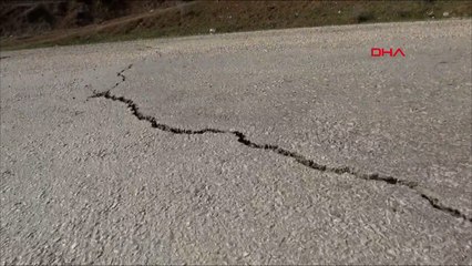 Tokat'taki depremde yollarda çatlaklar oluştu