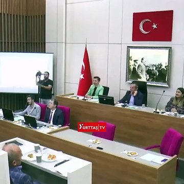 Tanju Özcan kendisini protesto eden eşi Meral Öcan’a meydan okudu