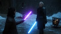 Arya vs Brienne en un Duelo de Sables de Luz (Estilo Star Wars).