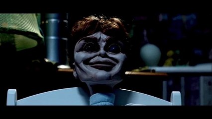 Robert el Muñeco Siniestro - Tráiler Oficial