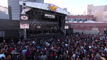 Linkin Park interpreta "One More Light"