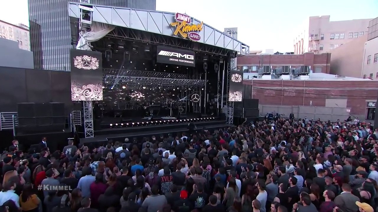 Linkin Park interpreta "One More Light"