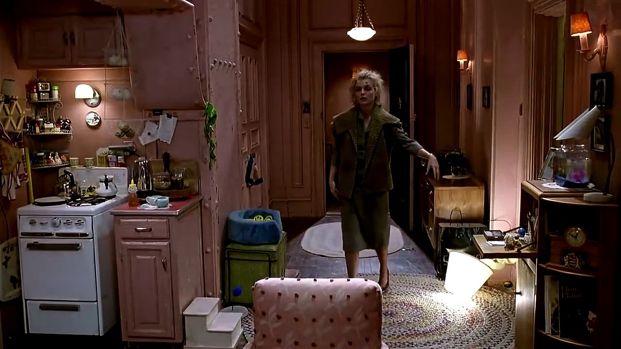 Selina Kyle se transforma en Gatúbela