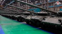 ビデオ：ロシアのT-80装甲車工場内部を公開