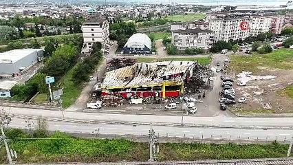 Yangında küle dönen marketin hasarı havadan görüntülendi