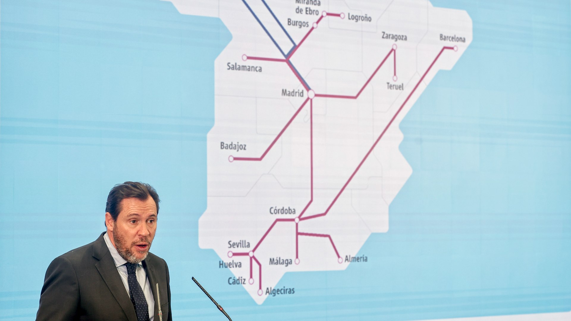 Logroo, Teruel, Salamanca, Badajoz... Puente anuncia mas trenes y servicios para las capitales sin alta velocidad