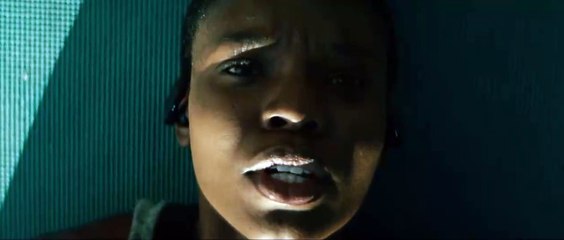 A la intemperie (Weathering) | Clip oficial