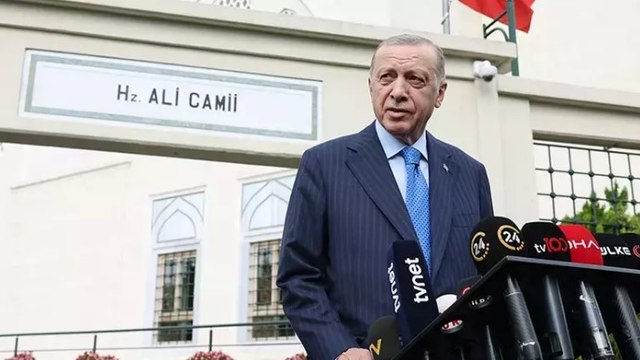 Cumhurbaşkanı Erdoğan, cuma namazı sonrası basın mensuplarının sorularını yanıtladı