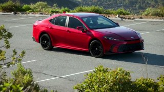 Custom Hybrid, a New Look and More Technology , New Toyota Camry SE AWD 2025 _ SupersonicRed