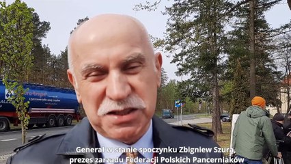 Apel na placu gen Maczka w Żaganiu