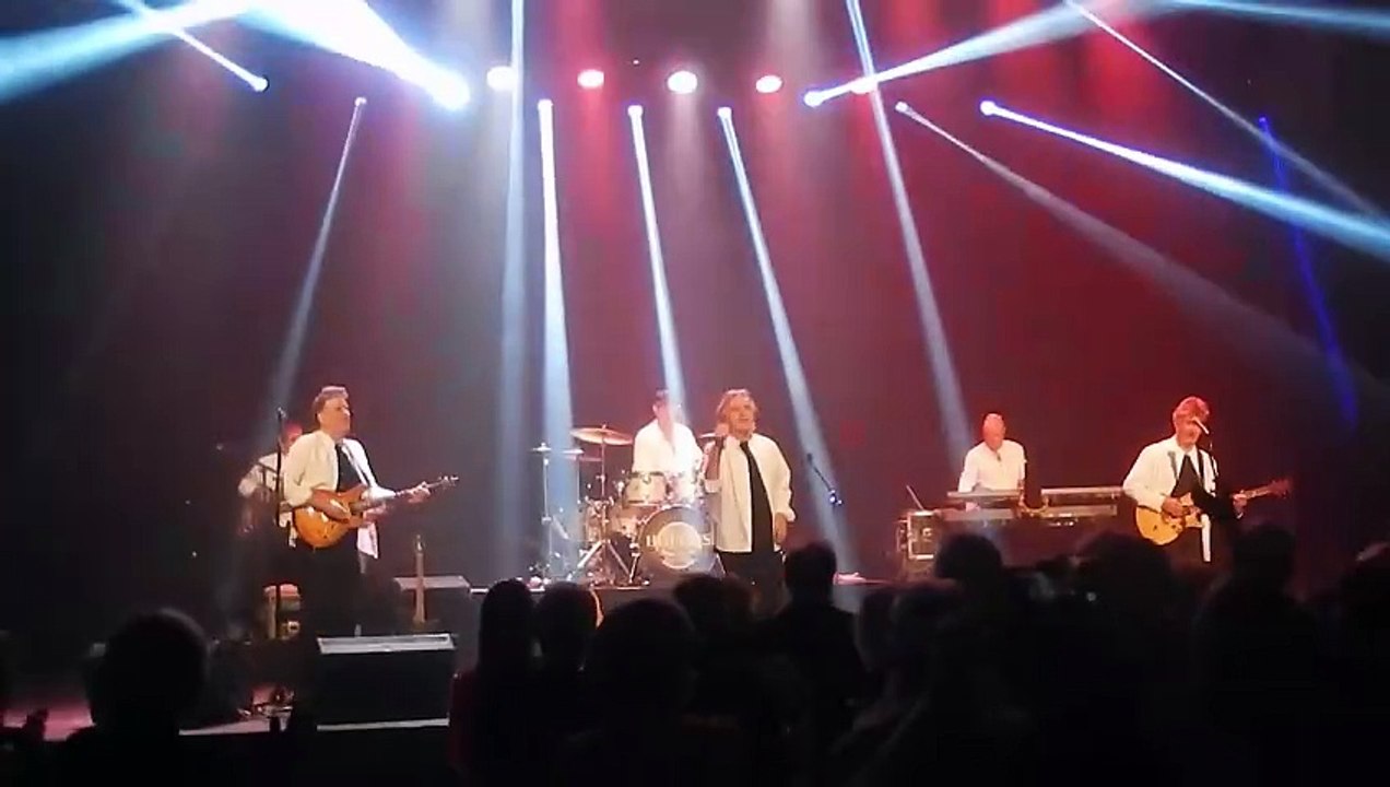 Long Cool Woman (In A Black Dress)  (Live) - The Hollies Feat. Bobby Elliot (Band Drummer)