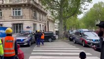 Parigi, uomo minaccia di farsi esplodere al consolato iraniano. La polizia blocca il quartiere
