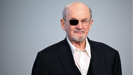 GALA VIDEO - Agressé au couteau, Salman Rushdie livre un touchant témoignage : “Pourquoi ne me suis-je pas enfui ?”