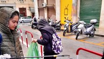 Oltre cento studenti in giro per il centro storico di Palermo per prendersi cura della città