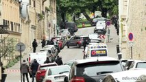 Le forze di polizia presidiano il consolato iraniano a Parigi