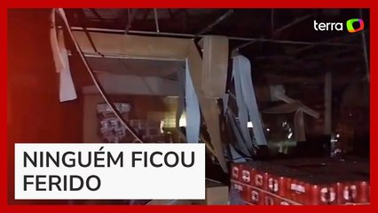 Incêndio atinge parte de supermercado no DF
