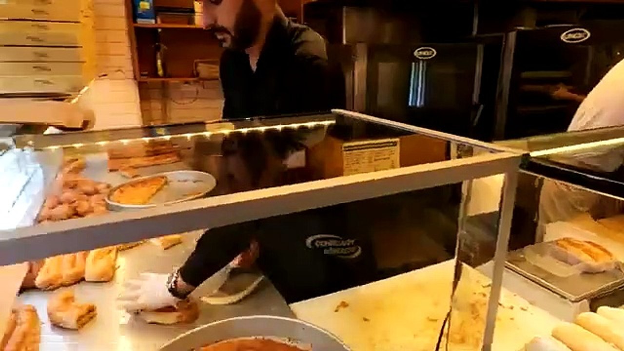 ÇENGELKÖY - KUZGUNCUK GEZİ ROTASI I Tarihi Çınaraltı I Münire_de Kahve Molası I Nail Kitabevi(_fK9-YkY5FvM_)