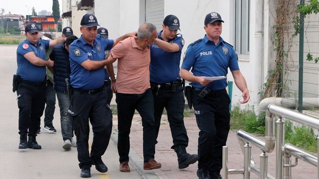 Temizlik işleri müdürü polise silah çekti araçtan uyuşturucu çıktı