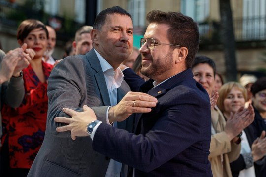 Editorial de Llamas: Las elecciones vascas no las ganará ni PNV ni Bildu, sino el nacionalismo racista