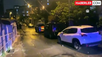 Video herunterladen: İstanbul Gaziosmanpaşa'da toprak kayması! 14 ev etkilendi, 70 kişi tedbir amaçlı tahliye edildi