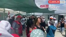İzmir Kadın Platformu, Lezita işçilerine destek için fabrika önünde toplandı