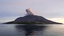 Nova erupção do vulcão indonésio Ruang