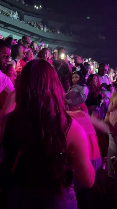 Nicki Minaj fans take all of the attention from her performance