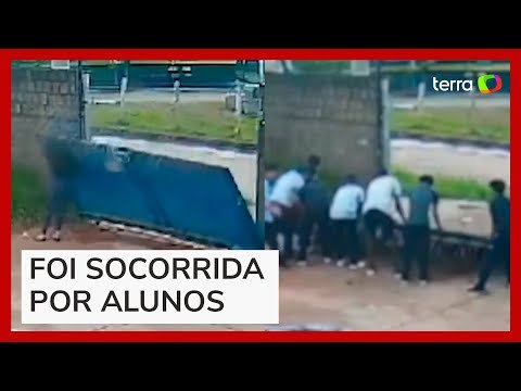 Vídeo mostra portão desabando em cima de funcionária de escola em Goiás