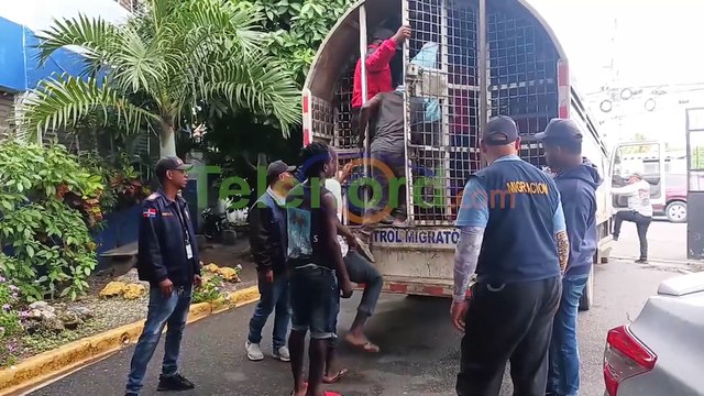 Detienen a decenas de extranjeros indocumentados en SFM