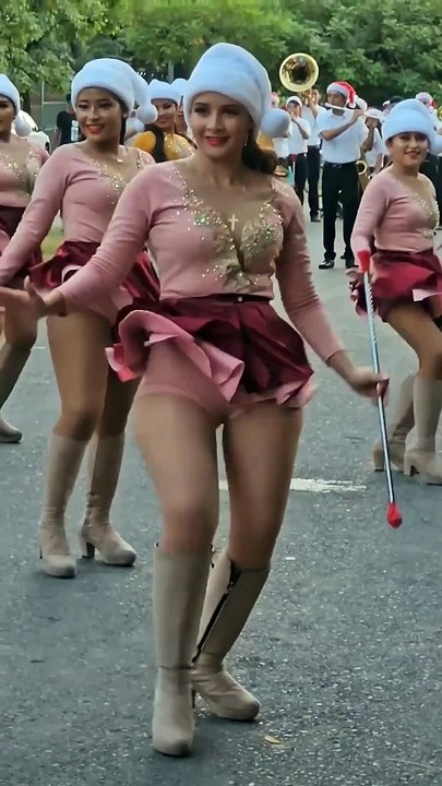 ALEXANDRA ESPINOZA DE TIBURONES MUSIC BAND