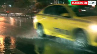 İstanbul'da Sabah Saatlerinde Sağanak Yağış