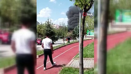 Descargar video: Ankara’da seyir halindeki araç alevlere teslim oldu