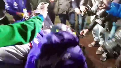 Los primeros festejos de Lucho Vallejos junto a su equipo, tras ser tricampeón