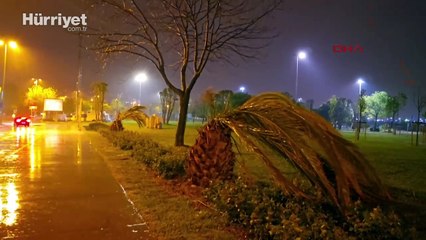 İstanbul'da beklenen yağış gece saatlerinde etkisini göstermeye başladı