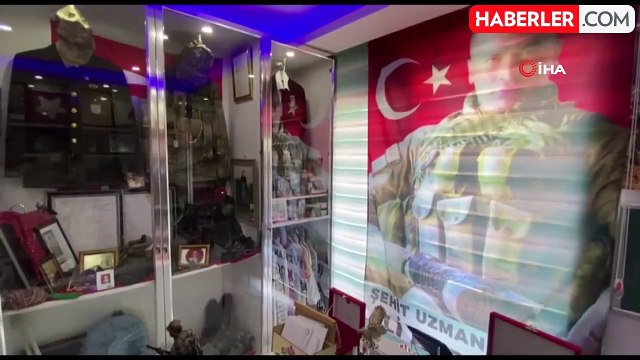 Şehit oğlunun hasretini böyle gideriyor, odasını anı evine çevirdi