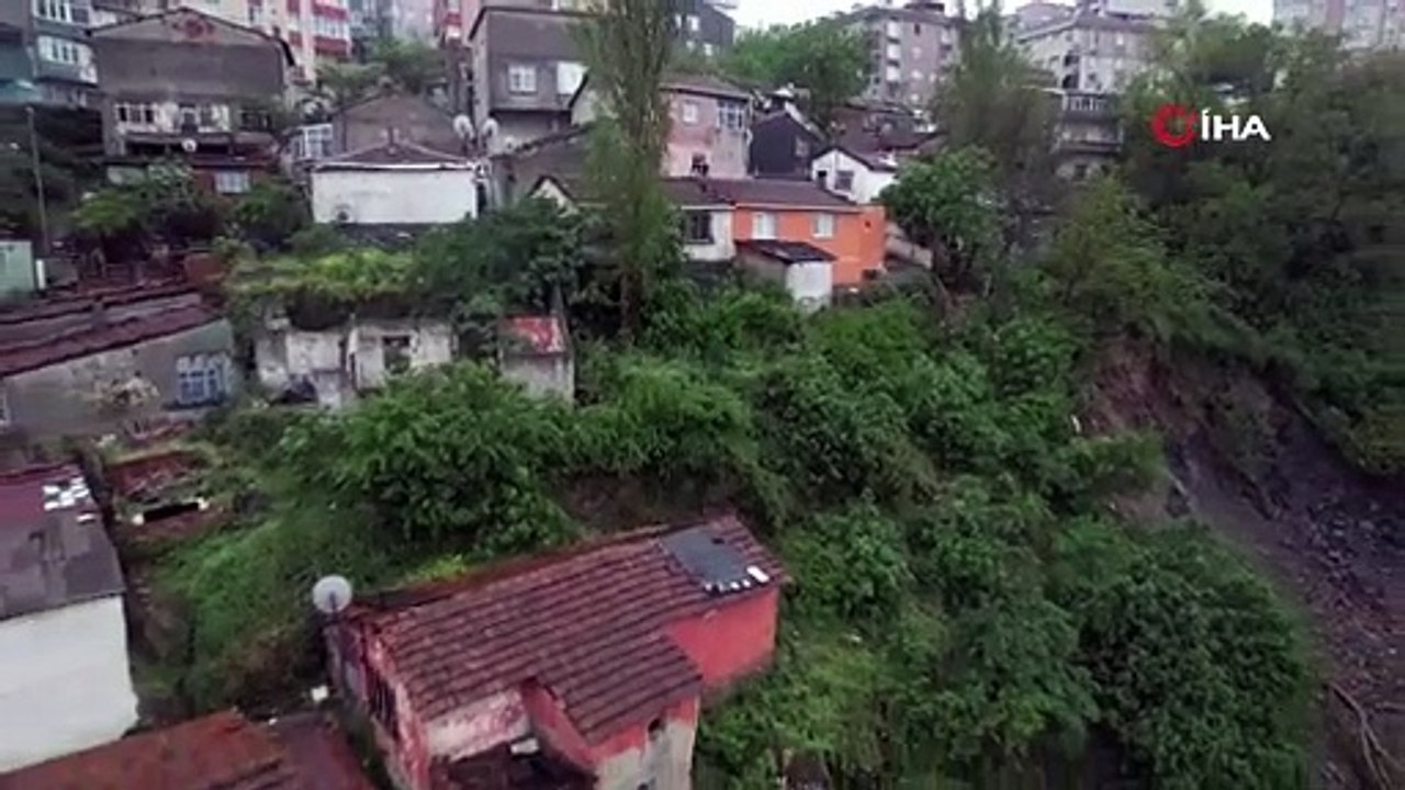 Gaziosmanpaşa'da toprak kaymasının verdiği zarar gün ağarınca ortaya çıktı