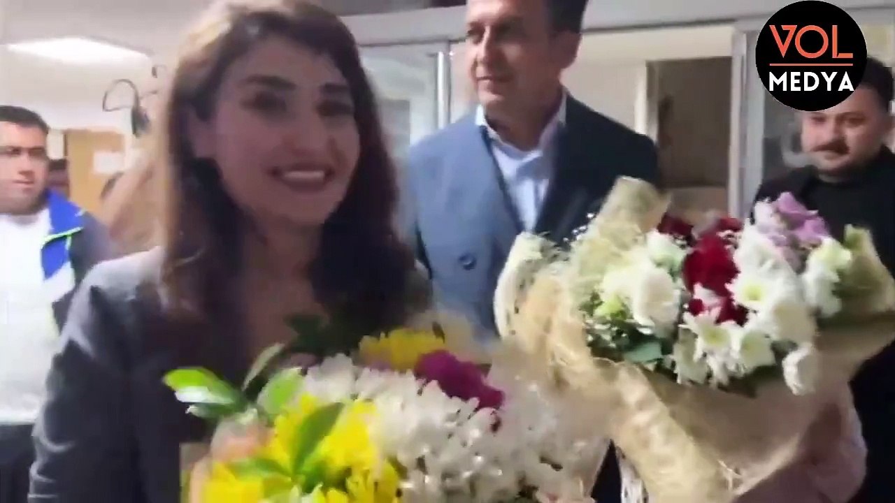 Mustafa Kemal Atatürk ve Cumhurbaşkanı Erdoğan'ın fotoğraflarını işaret edip küfür ettiler!