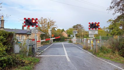 Level Crossing - Rectory Lane, Buckland (30-10-23 at 3:04PM)