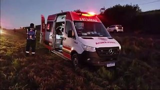 Ambulância do Samu com paciente baleado sai da pista próximo ao Contorno Oeste