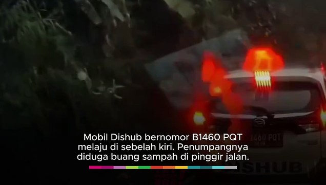 Petugas Dishub Buang Sampah Sembarangan di Jalan Puncak