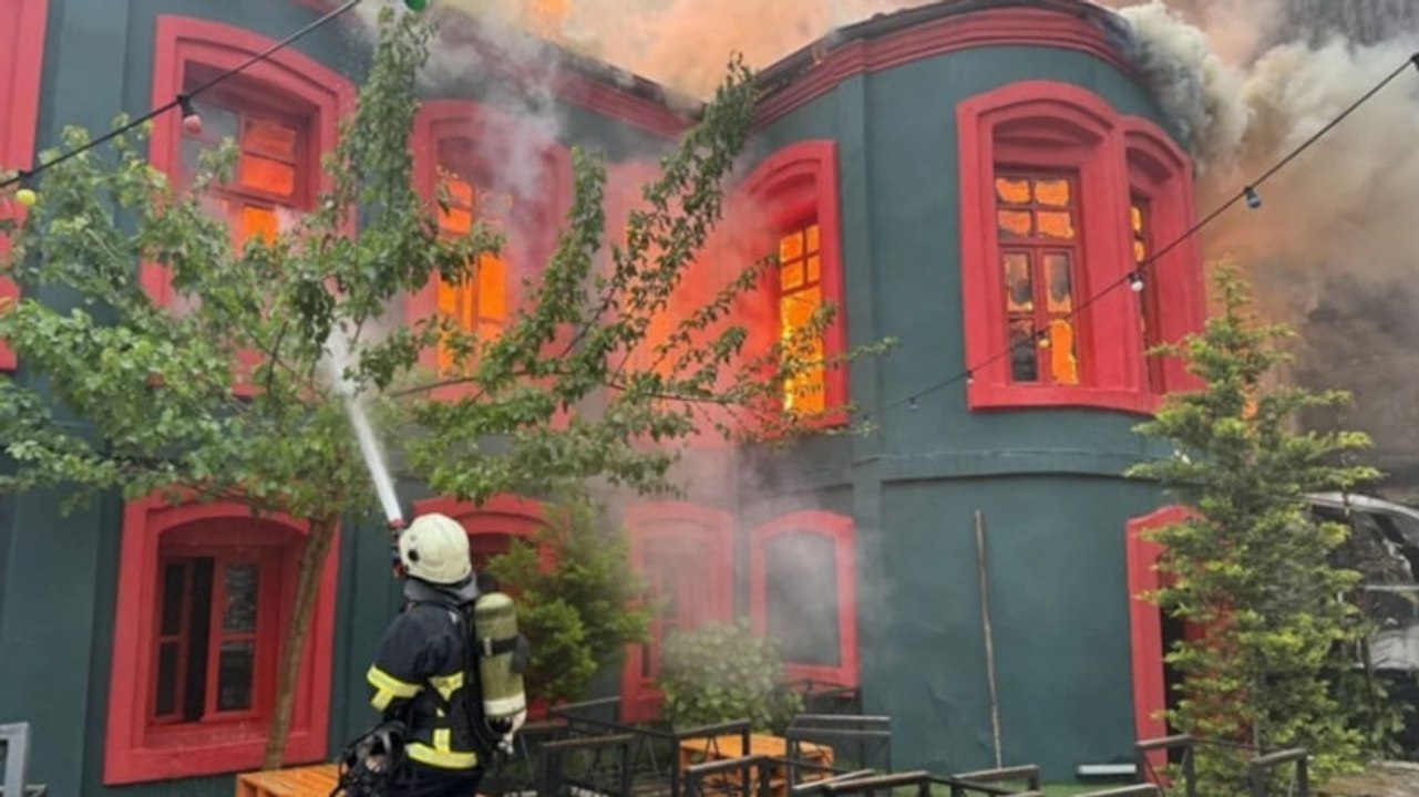 Tarihi binada yangın