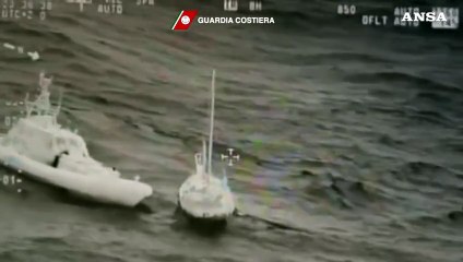 Velista spagnolo disperso a sud della Calabria, salvato dalla Guardia costiera