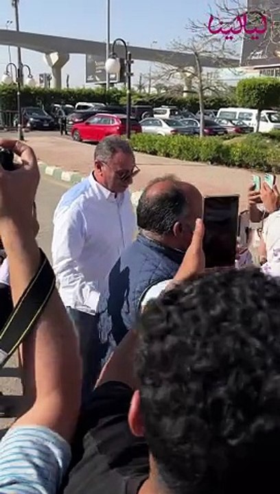 صلاح عبد الله والخطيب ورامي إمام ومنى زكي والعديد من الفنانين في وداع صلاح السعدني
