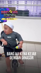 Alamakkk!!! Tolong.. Bang Aji kena kejar dengan dinasor.  Tapi Bang Aji ni sweet la, kongsi air  dengan dinasor.   #bintangkecil #bangaji #aniq