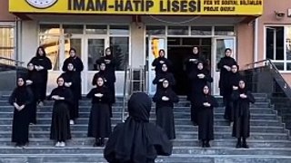 Marşı okumayanlarla yol yürüyenler utansın! İHL’li kızların İstiklal Marşı videosu sosyal medyayı salladı