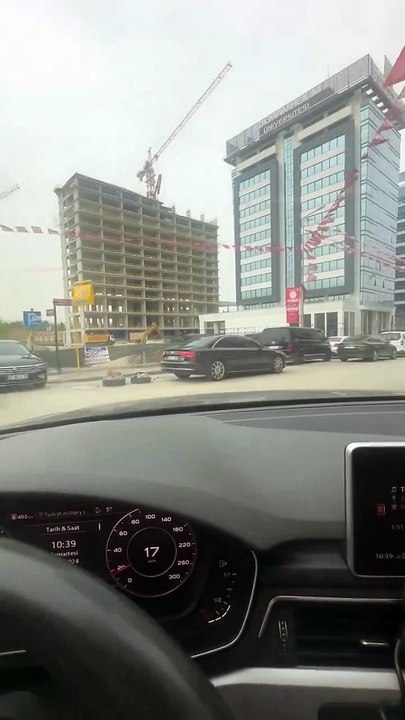 Yiyin efendiler yiyin! Alın size ‘israf’ diye tepinen CHP genel merkezinin önü!