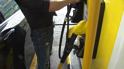 기름값 3주 연속 상승...휘발유 평균가 1700원대 진입 / YTN