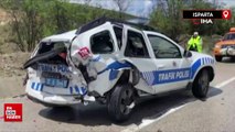 Isparta’da kazaya müdahale eden ambulans ve polis aracına otomobil çarptı