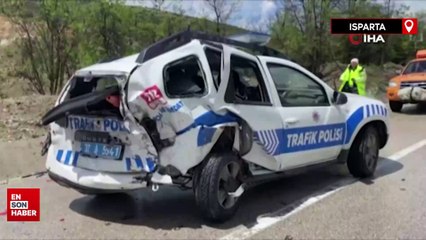Isparta’da kazaya müdahale eden ambulans ve polis aracına otomobil çarptı